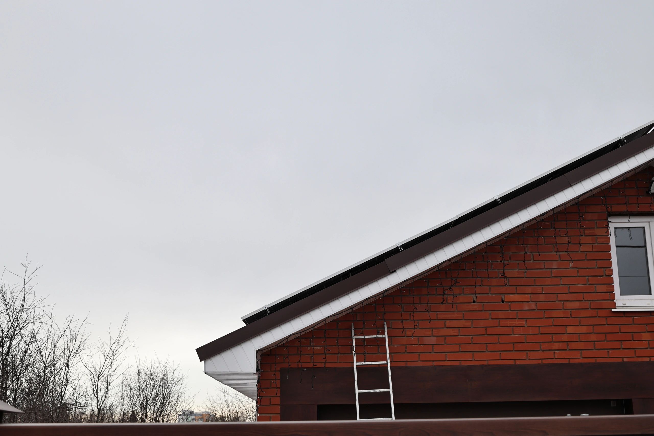 Gettysburg home exterior with gutter and roofline